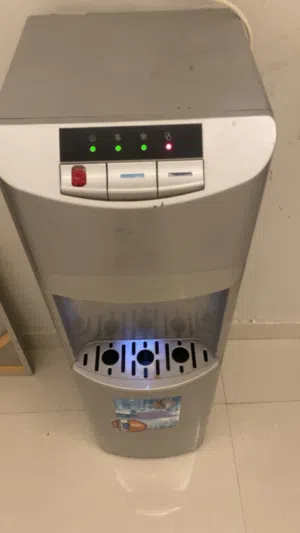 قابل تفاوض للبيع مبراد ماء حار وبارد)الوصف تحت ماركة جديدة ممتازه جدا ونضيف جدا افحص وشيل بيع مستعجل
