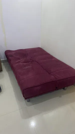 كنب يتحول لسرير (نفر ونص) لون عنابى للبيع