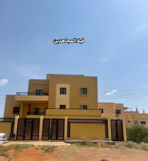 ‏أكثر من 6 غرف ‏.‏ أكثر من 6 حمامات ‏.‏ 10 م٢‏4