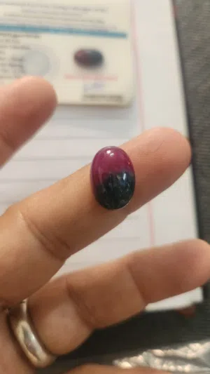 ياقوت نادر  مع الشهاده