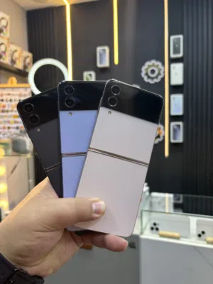 Samsung Z Flip 4 256 GB RAM 8 GB بسعر حرق