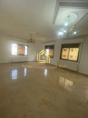 شقة فارغة - من فيلا - 4نوم - 320م - قرب الخدمات العامة