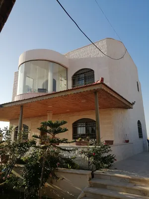320 m2 3 Bedrooms Villa for Sale in Al Karak Manshiyyet Abu Hammour