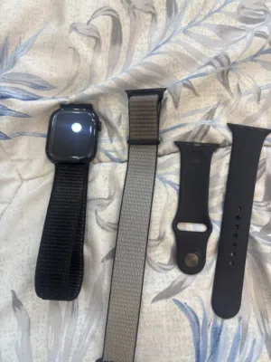 للبيع ساعة ابل الجيل 11 بحالة الوكاله مع كراتينها موجوده و بحالة جدا ممتازه و ما استعملتها قياس46