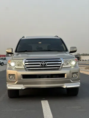 Toyota land cruiser v6 2010 face left 2015