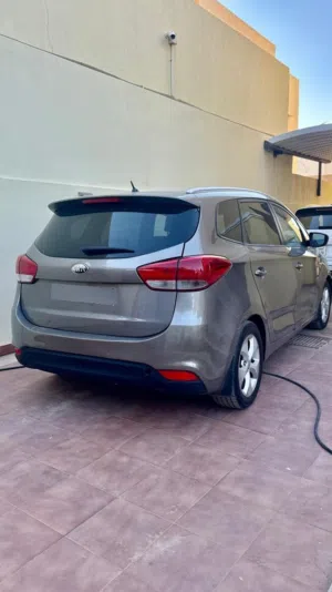 Used Kia Carens in Tripoli
