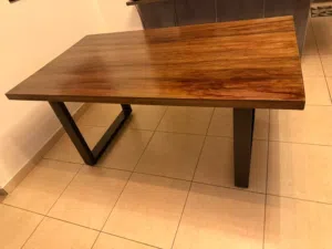 النوع خشب تيك افراكيه خشب طبيعي الحجم 160×90 االارتفاع 75سم طاولة جديدة استعمال2 اشهر فقط