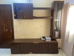 مكتبه او طاوله شاشه