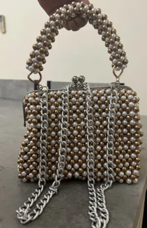 حقائب نسائية يدوية الصنع