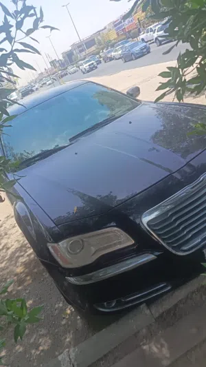 كرايزلر V6 2013 سياره بحاله ممتازه محتاجه تصفيه غرض البيع لعدم الاستعمال ماشي 310 داخليه لون اسود