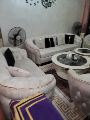 للبيع للبيع   طقم كنب فاخر   طقم سفرة  طاولة تلفزيون   خزائن احذيه