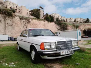 مرسيدس بنز الفئة-A 1984 سيارة صالون بحالة ممتازة مع تأمين شامل وميزات حديثة