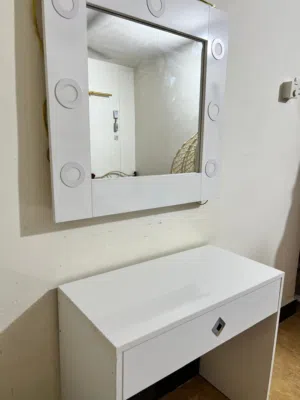 ميز تسريحه