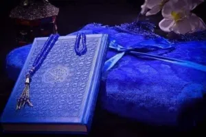 بكج هديه مصحف قران + مسبحه + سجادة صلاه طقم قرآن كريم و سجاده صلاة و مسبحة متوفر الوان