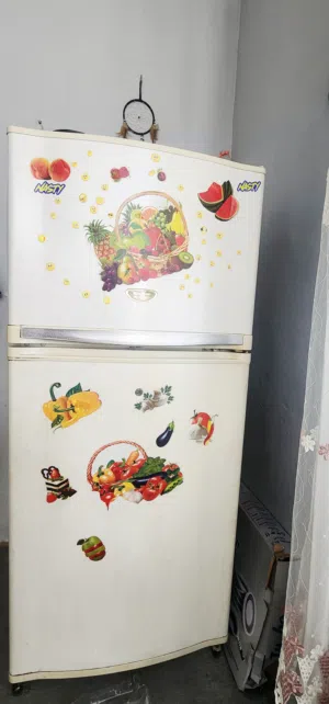 ثلاجة شارب نظيفة للبيع