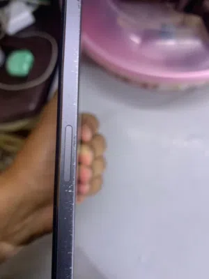 جهاز نضيف كلش  فحص قبل لا تاخذها  الخدوش بلا حواف بصيطه بسبب الحافضه جانت ضيقه كلش