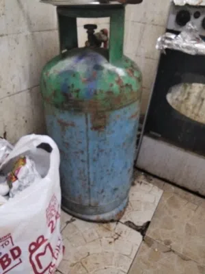 Very urgent sale Gas cylinder