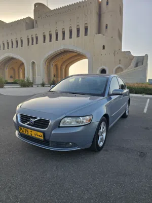 فولفو s40خليجي نظيف جدآ وكالة بدون أعطال ممشا 135