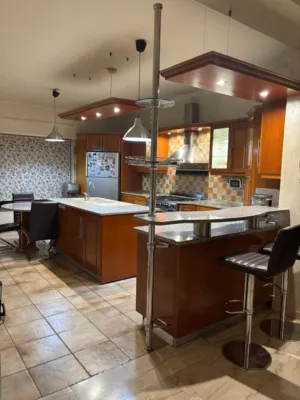 مطبخ جورسال مستعمل للبيع بسعر مخفض (قابل للتفاوض بالسعر)