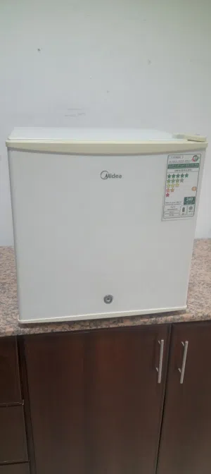 ثلاجةميدياءحجم صغيرتبريدممتازنظيف