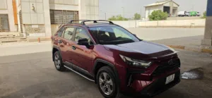 سلام عليكم  RAV4 XLE  موديل 2023 لون احمر حادثها جاملغ وشبر من بنيد جميع الايرباگ سليمات  مواصفات xl