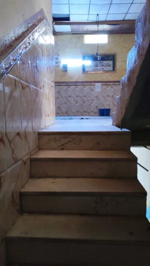بيت للإيجار طابقين الزبير سوق سوادي مجاور عيادة الرسالة