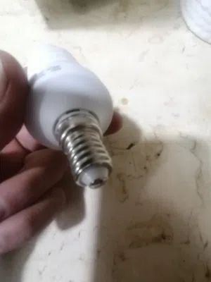 موجود 10 لمبات سن رفيع لون صحراوي 15W للثريات  جداد غير مستعملات بسعر ممتاز