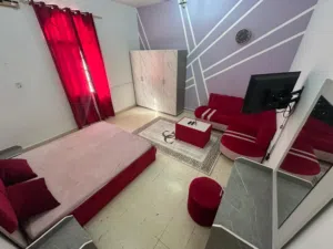 متوفر استديو غرفه وحمام ومطبخ مفروش بالكامل بالغبره الشماليه بجوار مدرسه دره الخليج واسواق الامارات