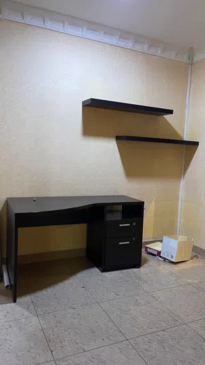 للبيع مكتب دراسه مع الارفف