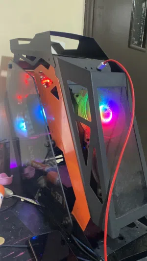 جهاز كمبيوتر قيمنق للبيع