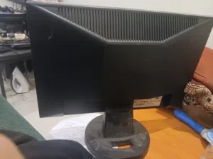 Samsung monitor (by chance no wires/no adapters)