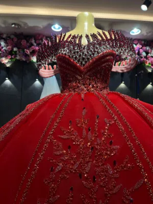 فساتين زفاف وخطوبه