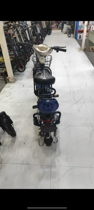 دراجه كهربائيه تمشي فوق ال 60 و تشرشها ف الأسبوع مره إذا كنت ما تستخدمها واحد و السعر 80 ريال قابل