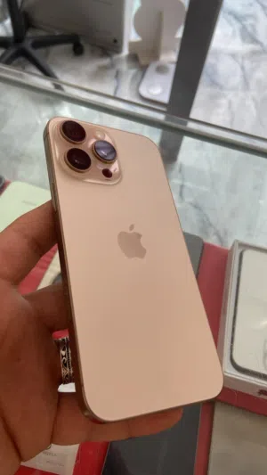 هاتف iPhone 16 pro max مستعمل بسعر ممتاز