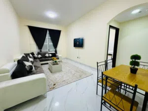 z9 شقه مفروشه غرفه وصاله ايجار شهري بالراشديه 3 بجوار جراند مول موقع مميز جدا -قريب من كورنيش عجمان