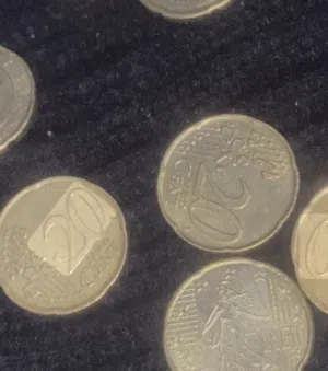 عملات معدنية أوروبية إصدارات متفاوت 1999 2000 2002 okay ويوجد نص ريال سعودي من عهد الملك خالد