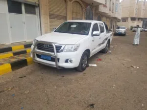 هايلوكس2013 بازرعة فل كامل بضاعة زيروووو من المعدوم