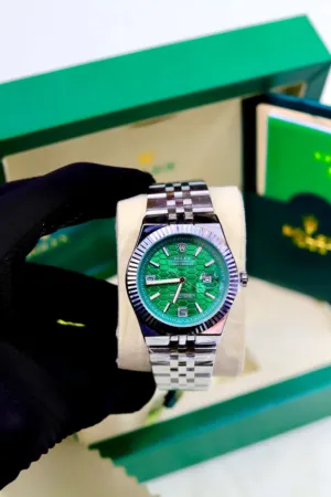 ساعات رولكس العالمية مختومة تشمل : العلبة المتوفرة بالصورة الاوراق كامله