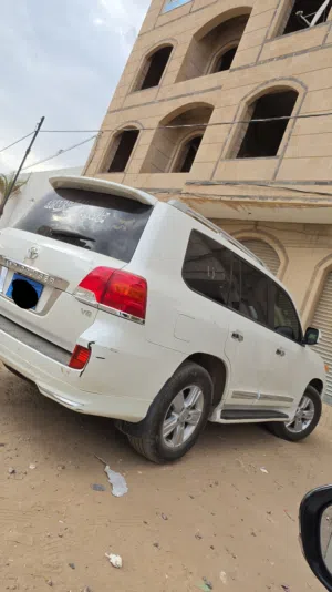 صالون لاندكروزر 2014