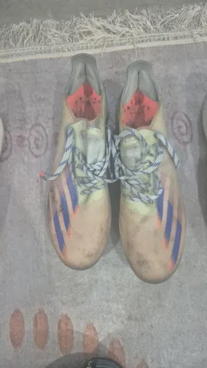 حذاء رياضي للبيع