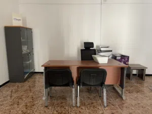 مكتب بالكرسي متاعه