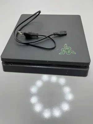بليستيشن فور PS4 مهكر سلم 1000 قيقا باليد الاصلي و 3 مش اصليات