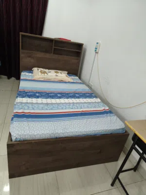 Diwan bed for sale in good condition some cracks in 2 drawer.fixed by screws. eith mattress.