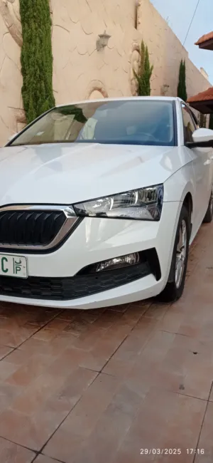 سكودا سكالا بنزين 2022 قطاره و لا غرام بويا لسه شركة