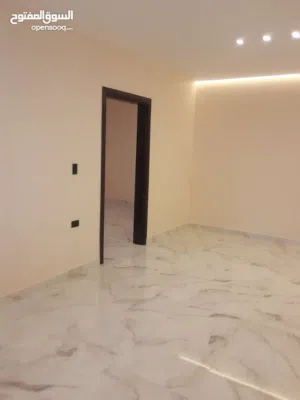 شقة للايجار في حي السندباد شقة جديدة تشطيب سوبر لوكس عمارة هادئة
