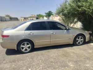للبيع سيارة هوندا أكورد موديل 2004
