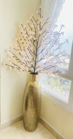 Tealight holder with led lights