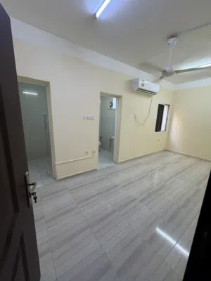 غرفة للإيجار مع حمام ومطبخ  Room for rent khuwair 17/2 Room Bathroom Kitchen