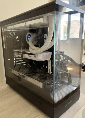 كيس كمبيوتر PC للبيع فقط الكيس و المراوح