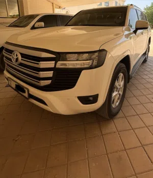 Used Toyota Land Cruiser in Sharjah
